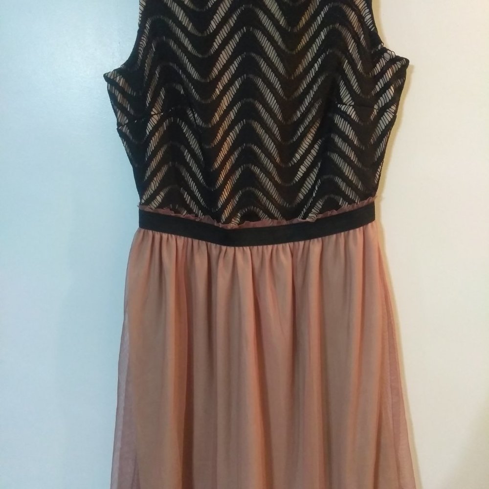 Dress - Picture 5 of 8